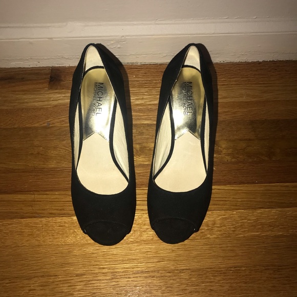 Michael Kors Gold Detailed Heels - Picture 2 of 3